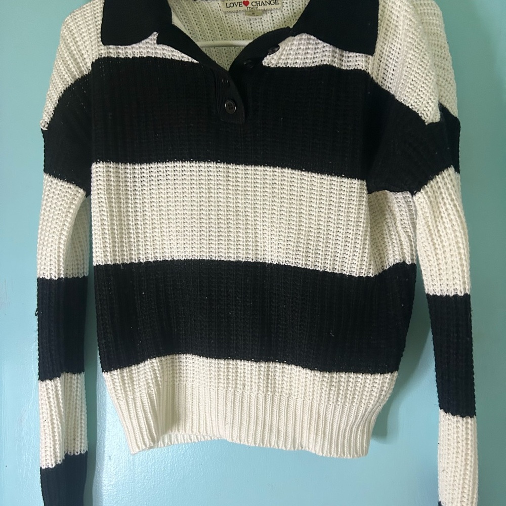 CHNGE Black and White Crew Neck Sweater with Bold Stripes